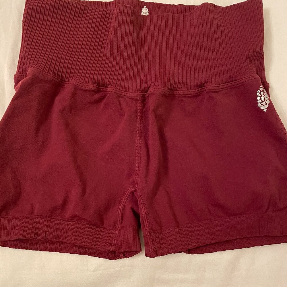 FP Movement Biker shorts size m/l in color burgundy
